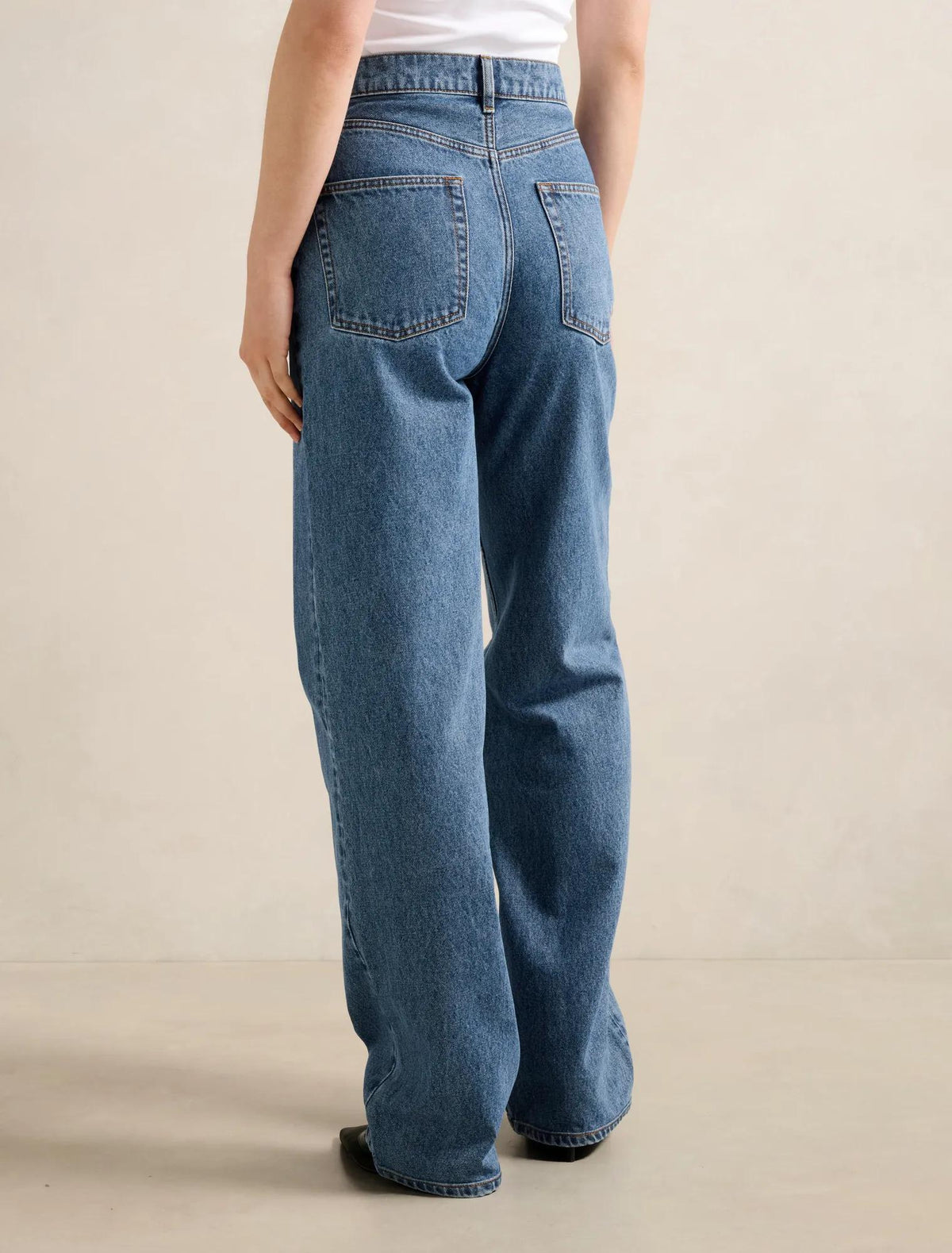 Cloe Straight Leg Jeans Mid Wash