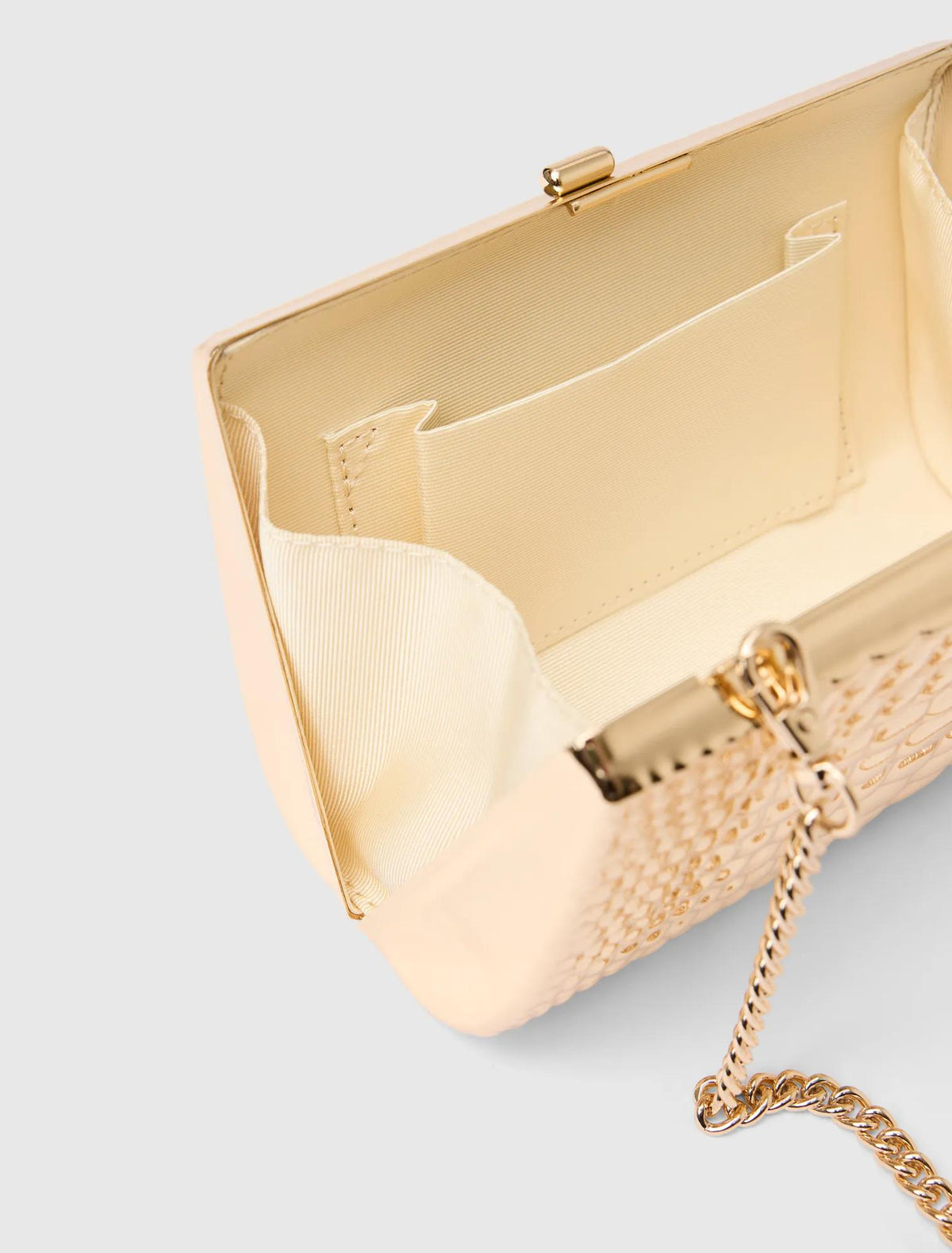 Mariam Metal Texture Clutch Gold_mannequin
