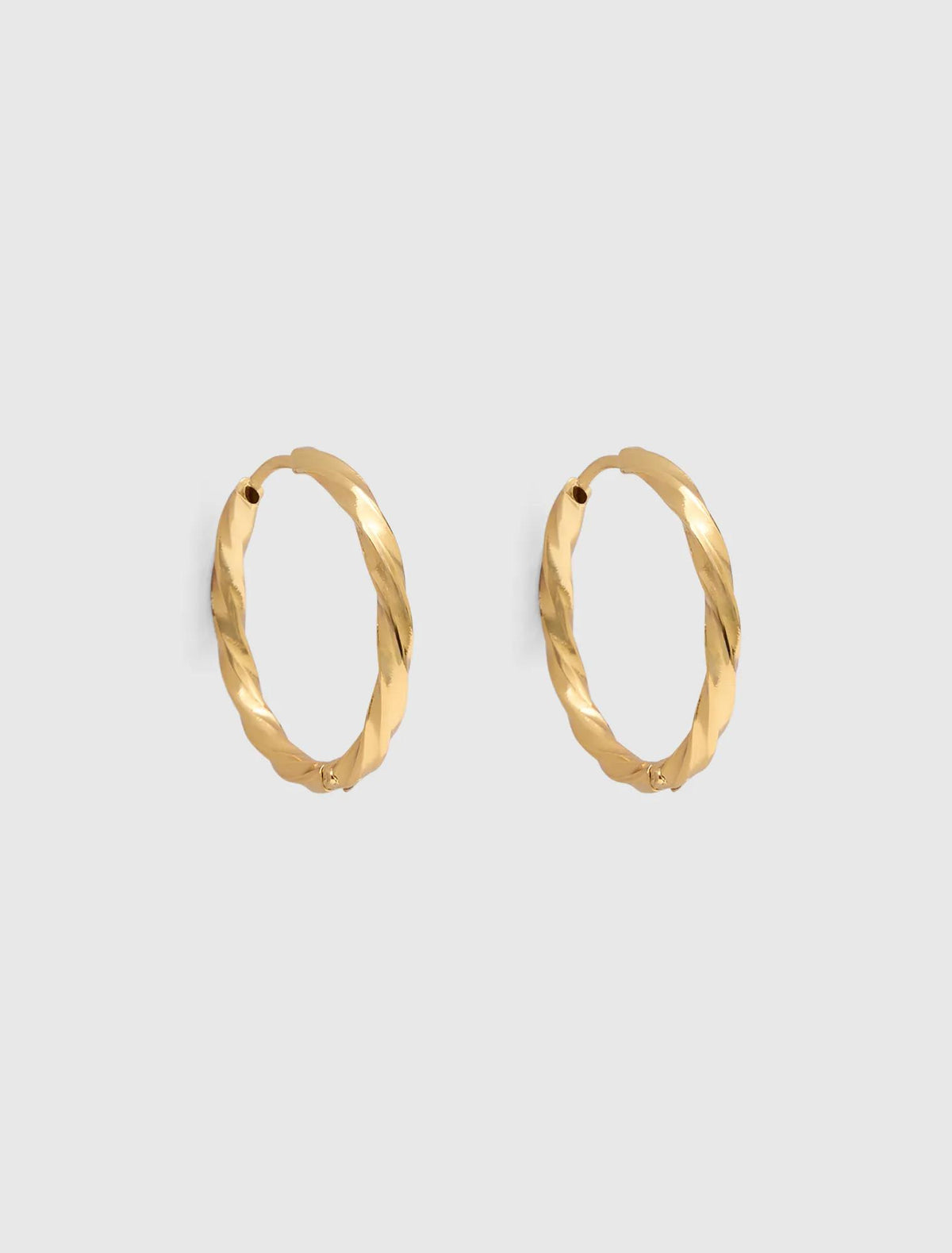Tracey Twist Hoop Gold Plated_mannequin