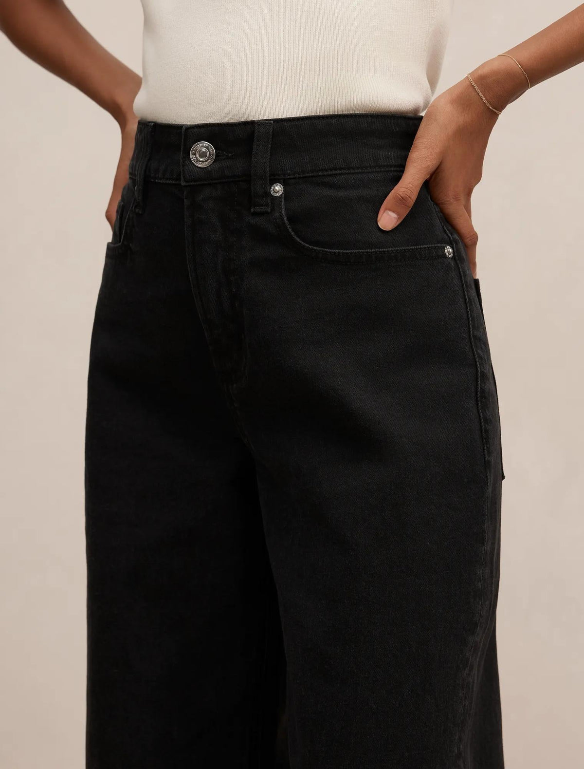 Nicki Petite Mid Rise Straight jean Black Wash