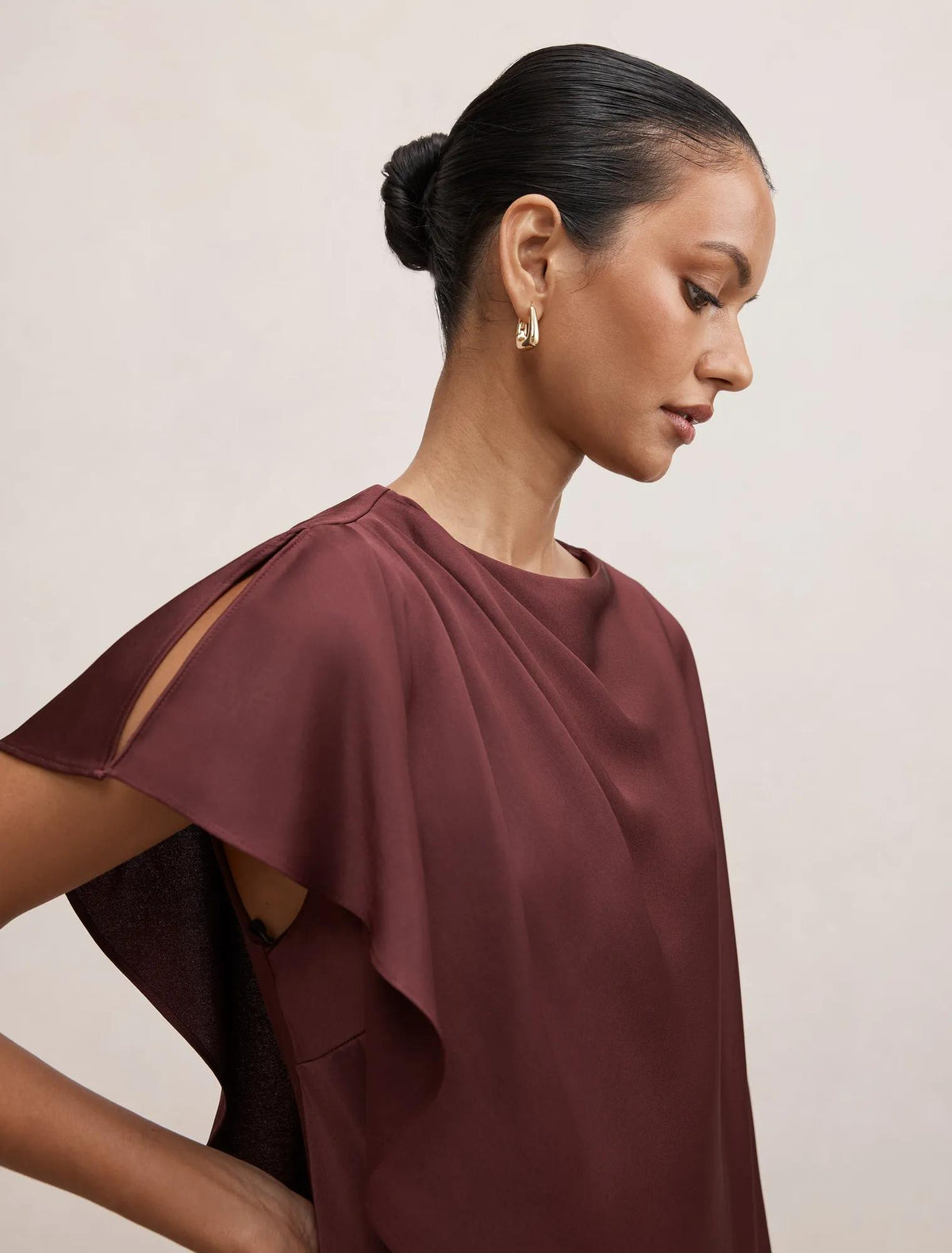 Zinnia Petite Cape Maxi Dress Dark Plum