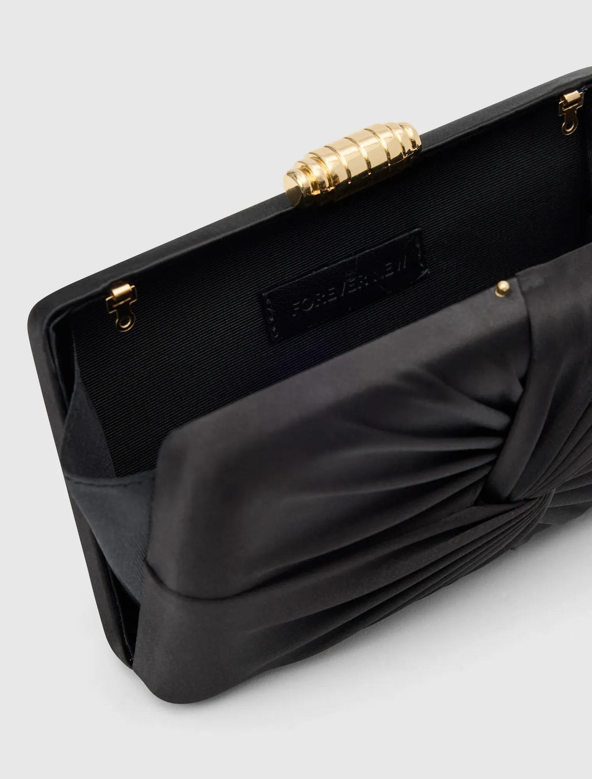 Tate Twist Satin Hardcase Black_mannequin