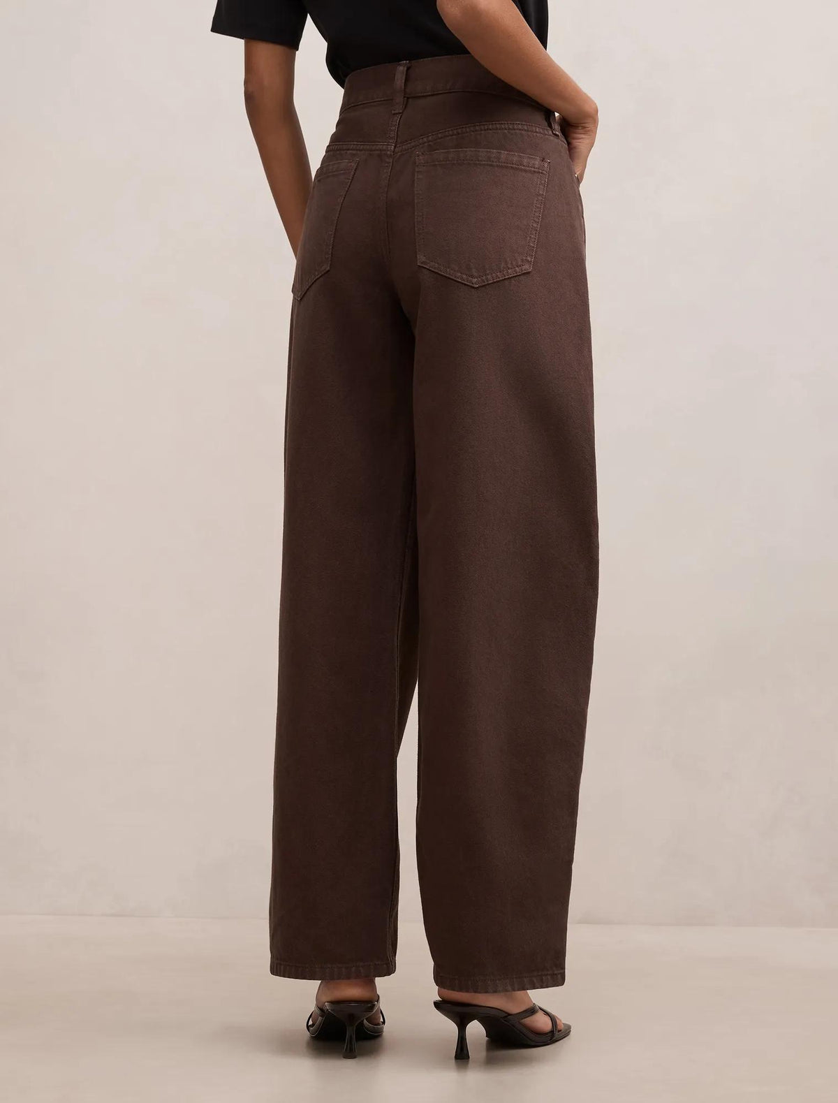 Emma Petite Mid Rise Barrel Jeans Chocolate