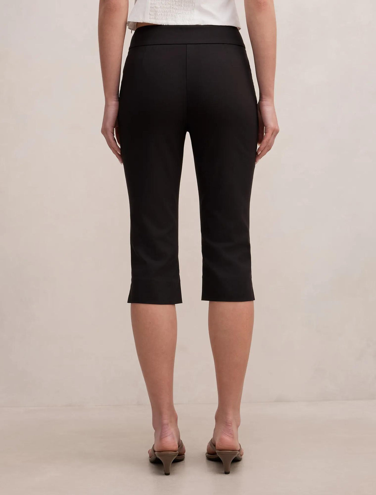 Alex Knee Length Capri Pants Black