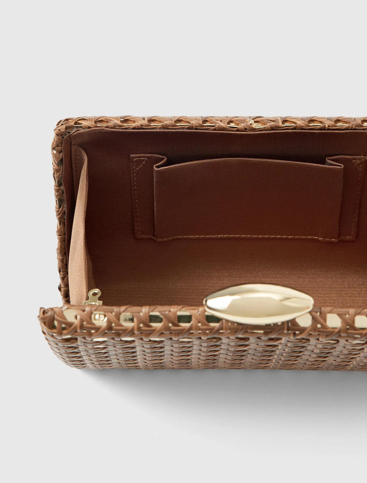 Alice Open Weave Metal Hardcase Chocolate_mannequin