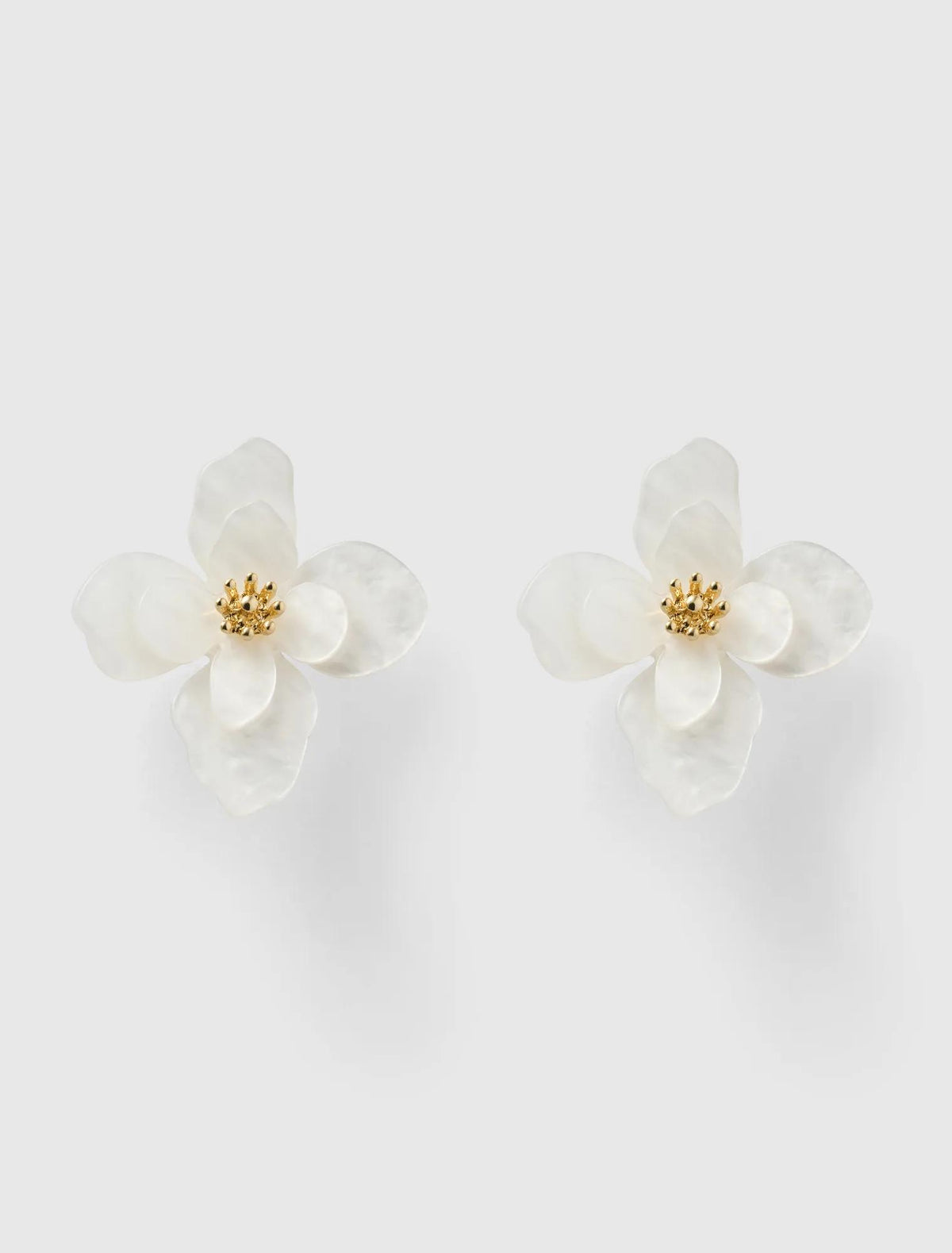 Anya Acrylic Flower Earrings White_mannequin