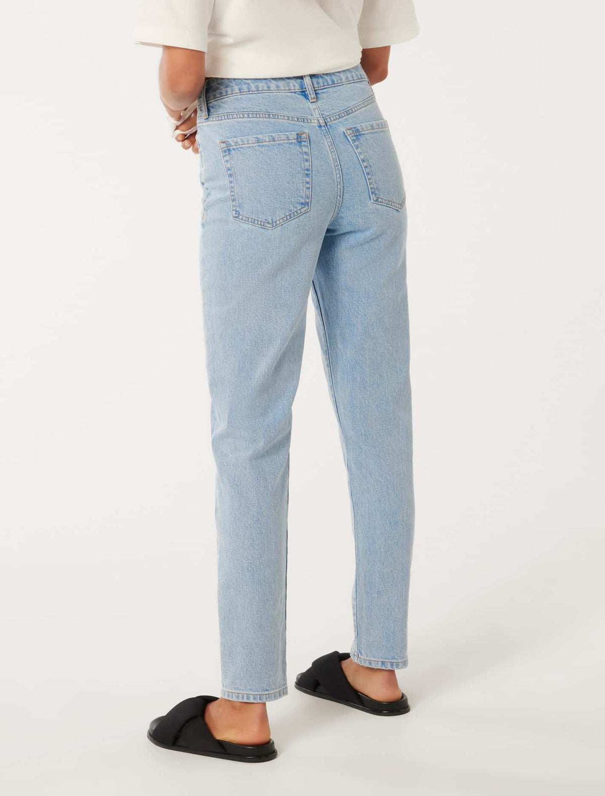 Alyssa Slim Straight Jean Light Wash