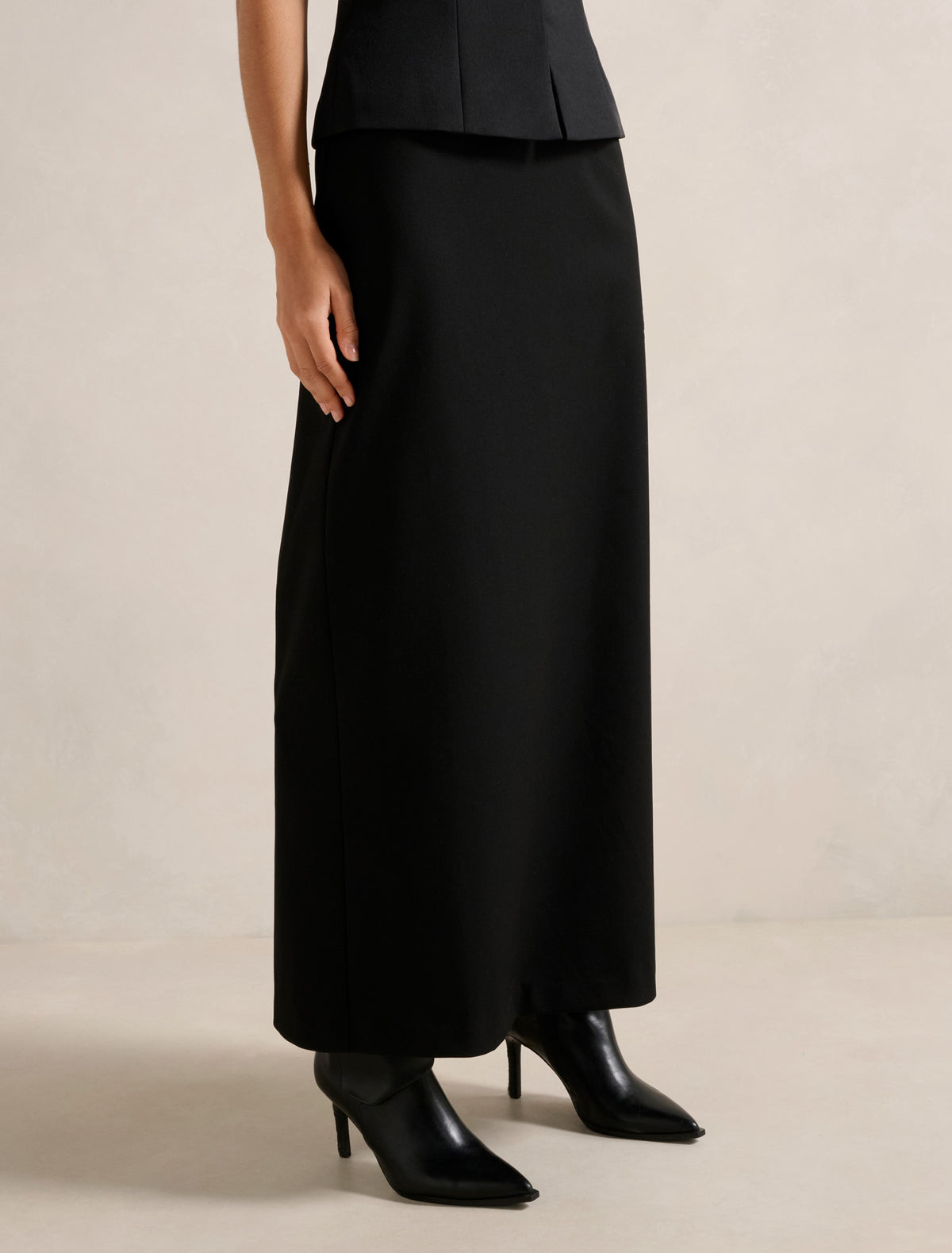 Drew Low Waist Column Skirt Black